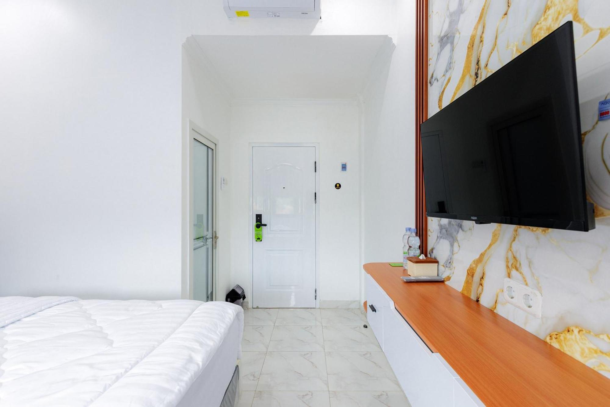 Urbanview Hotel Amira Syariah Bogor Pamoyanan Exterior foto